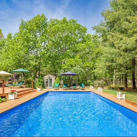 Villa Baloch- W/ Sparkling Heated Pool